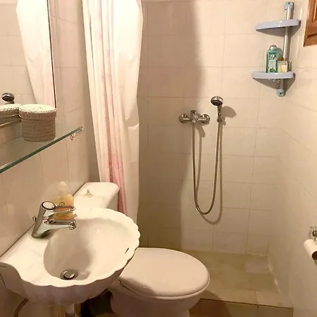 Comfortable House With Sea And Mountain View In * 埃尔米奥尼
