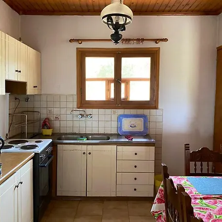 Comfortable House With Sea And Mountain View In 埃尔米奥尼