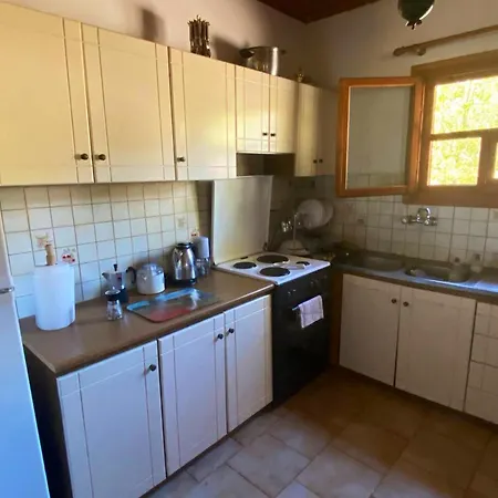 Comfortable House With Sea And Mountain View In * 埃尔米奥尼