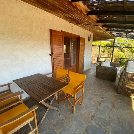 Comfortable House With Sea And Mountain View In 埃尔米奥尼